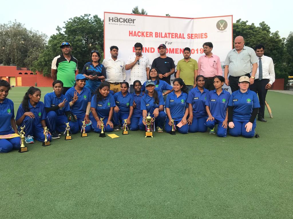 Delhi team with award and representatives of management and sponsor